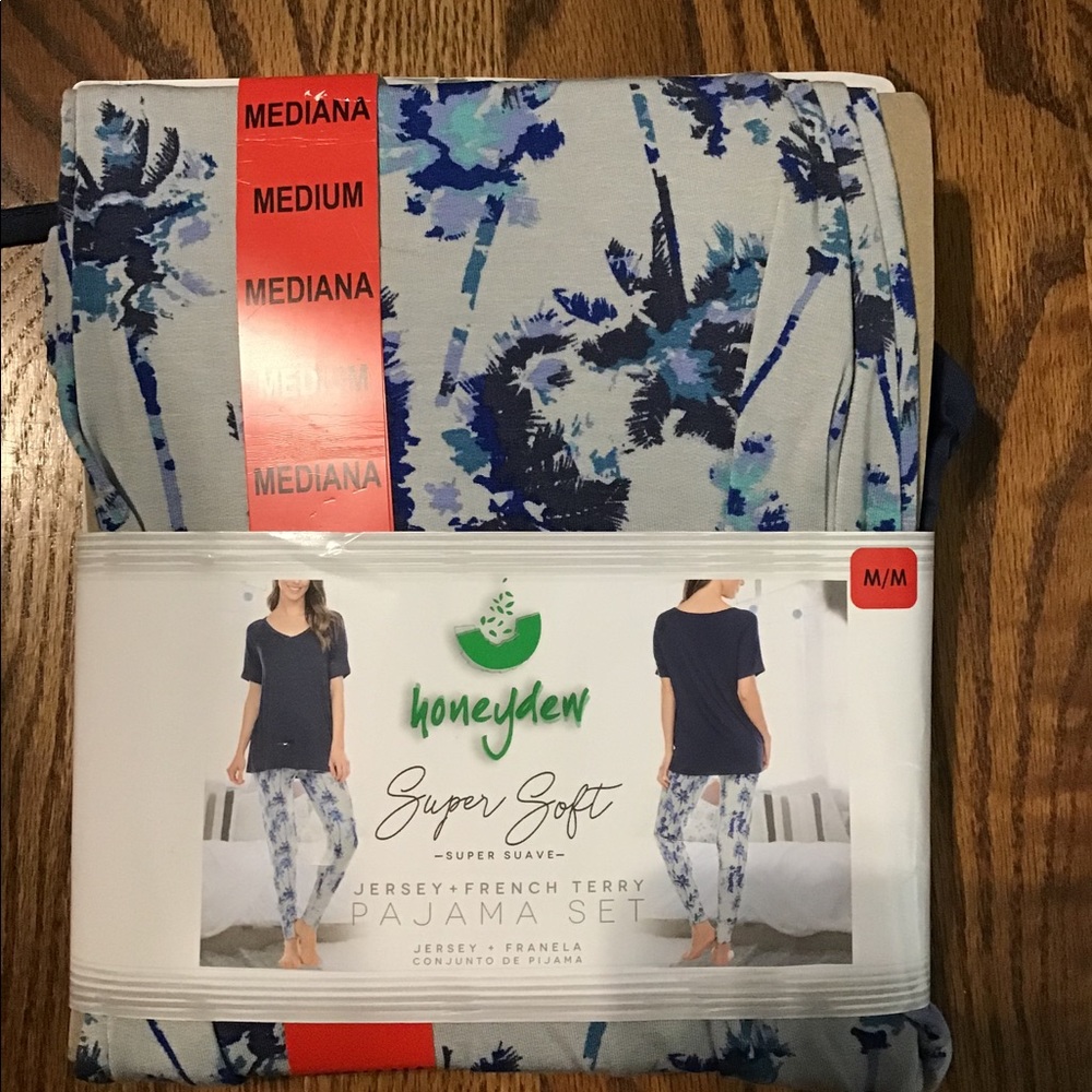 Super soft pajama set NWT - Picture 1 of 3